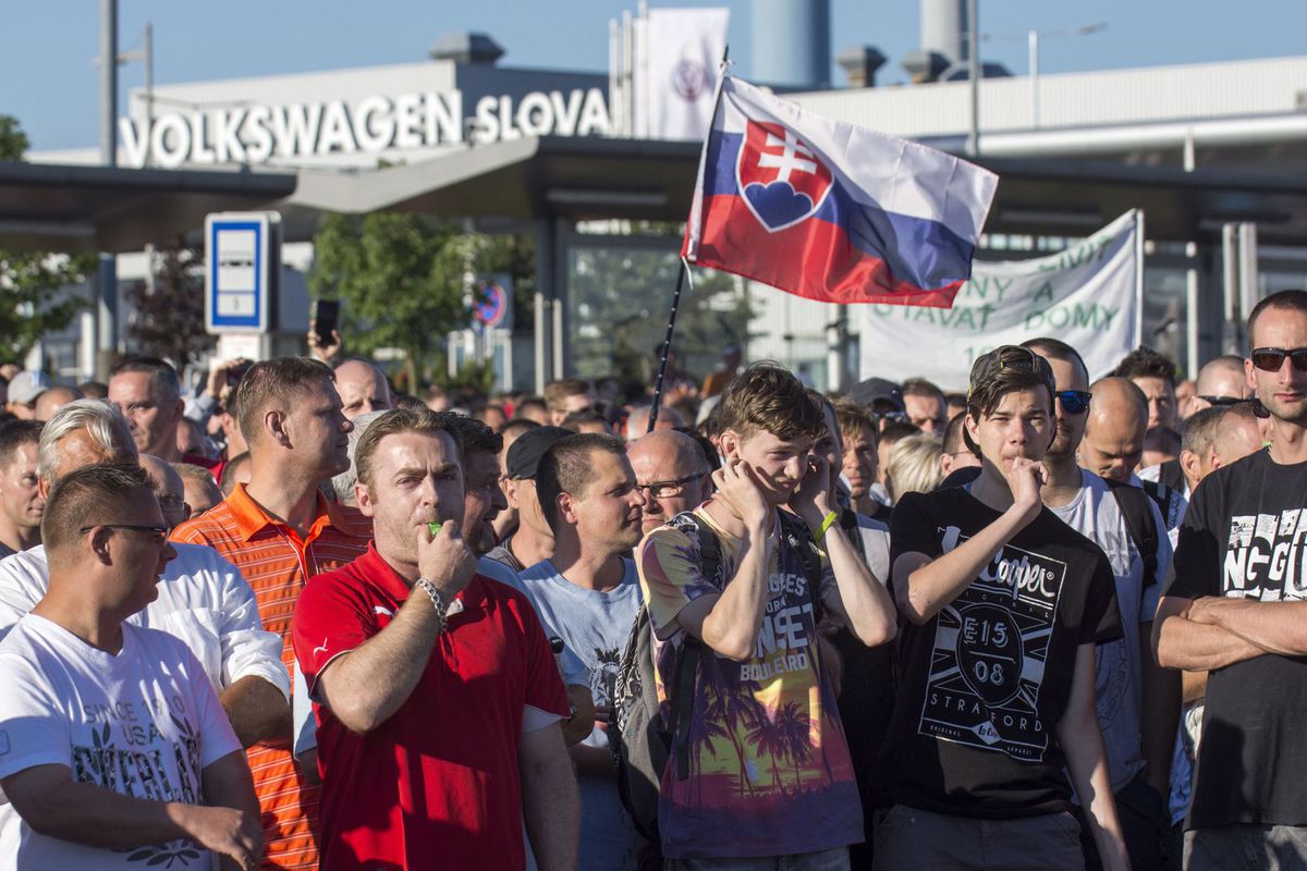 Lo sciopero più grande nella storia della Slovacchia ferma la VolksWagen