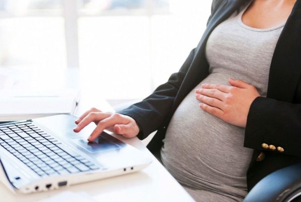 In Spagna licenziata una lavoratrice perchè incinta