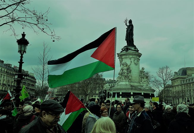 Parigi: solidarietà con la Palestina per il massacro sionista a Gaza