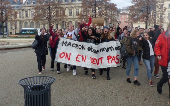 Francia: i Gilets Jaunes "risvegliano" il movimento studentesco