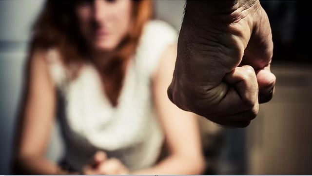In tempo di quarantena, lo Stato si fa complice delle violenze domestiche e dei femminicidi