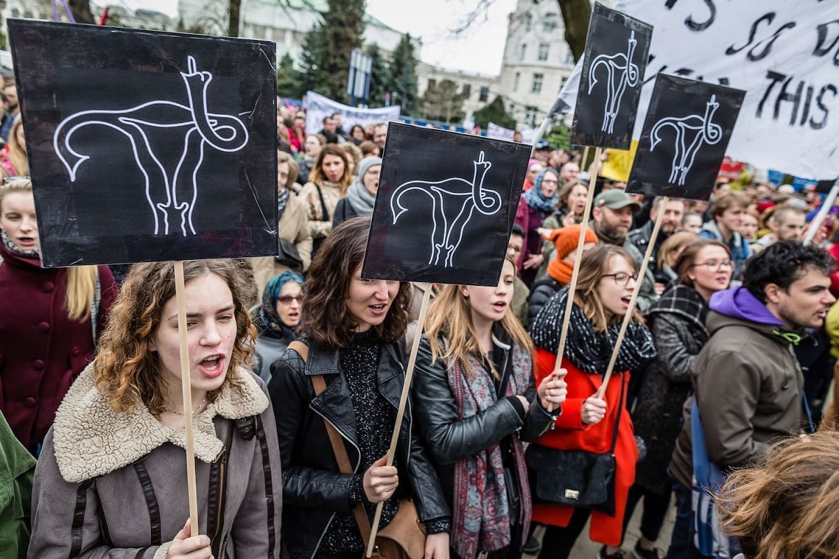 Polonia: la sentenza contro l'aborto ha scatenato un'ondata di lotta