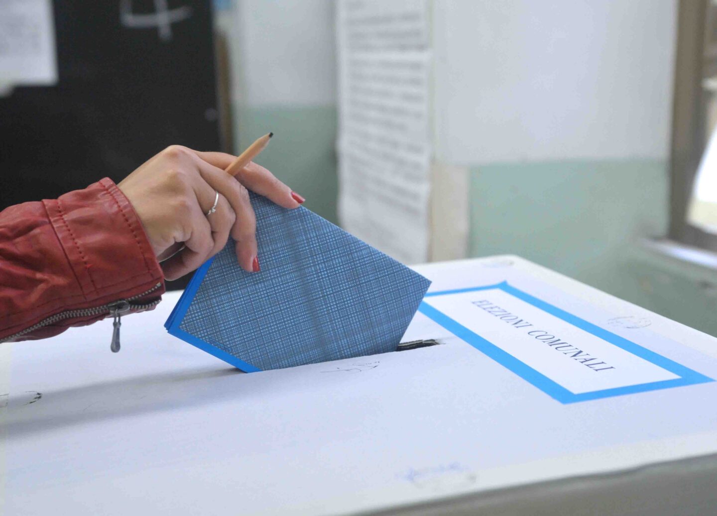 La scena elettorale del 25S e la truffa “democratica”: lottiamo per una democrazia superiore!