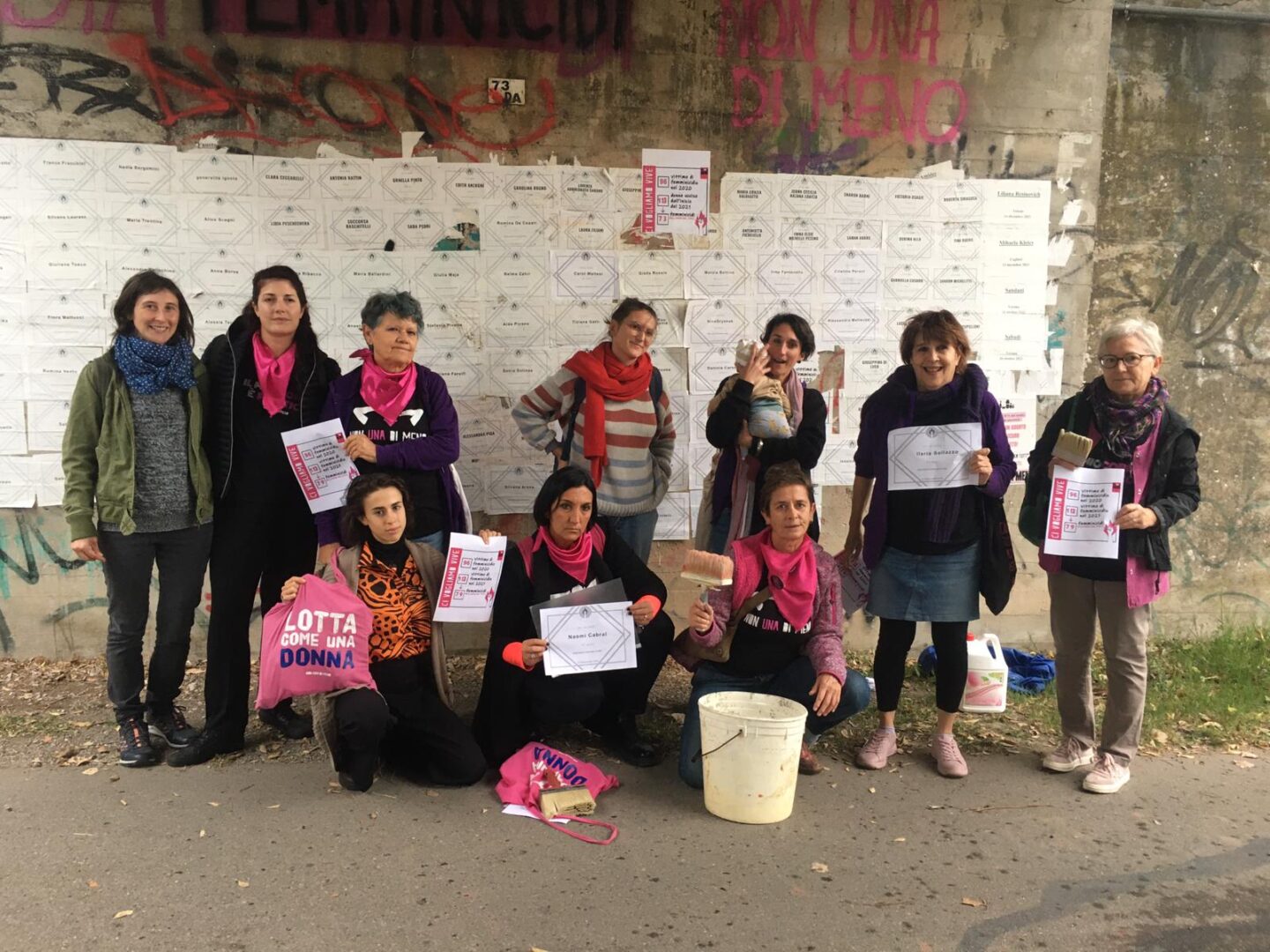 A Mantova la polizia multa Non Una di Meno per un’azione contro i femminicidi