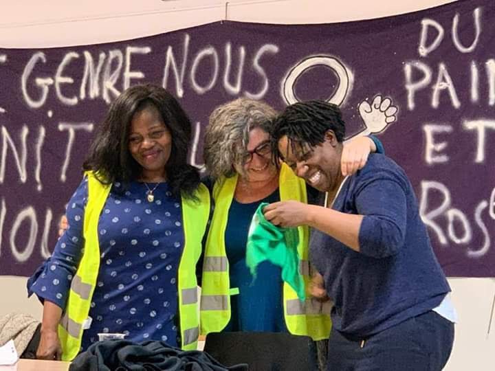 Con Fernande Bagou, lavoratrice di ONET (pulizie) e Francie Foster, del movimento dei gilet gialli, Paris 2019. 