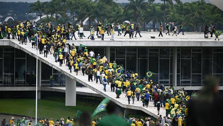 Dichiarazione. Brasile: Per uno sciopero nazionale contro le azioni golpiste e per l'abrogazione delle riforme reazionarie