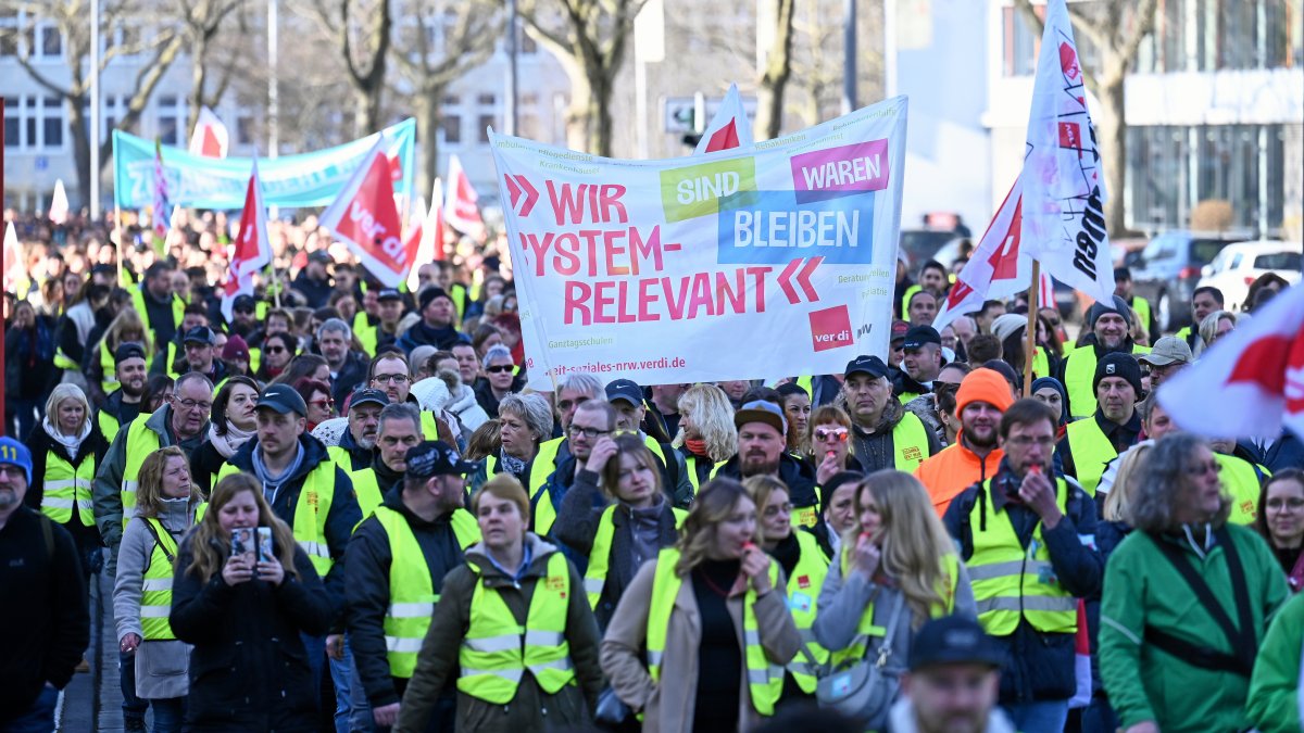 Un tocco di Francia: in Germania migliaia di lavoratori delle ferrovie e del servizio pubblico in sciopero