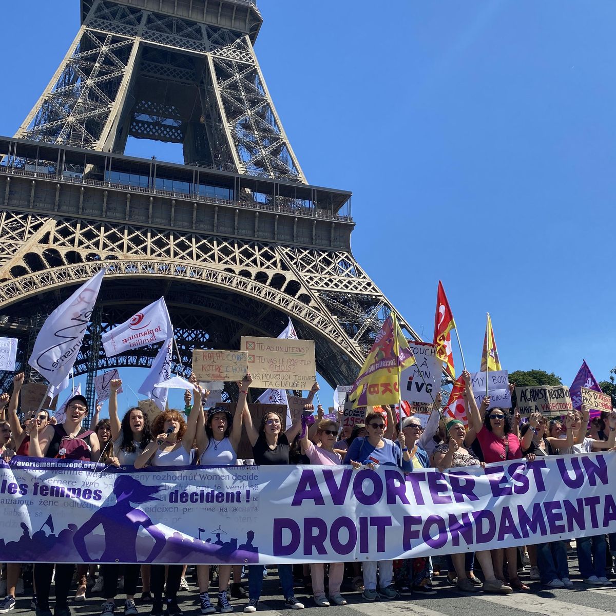 Macron promette di inserire l’aborto nella Costituzione: non ci facciamo ingannare!