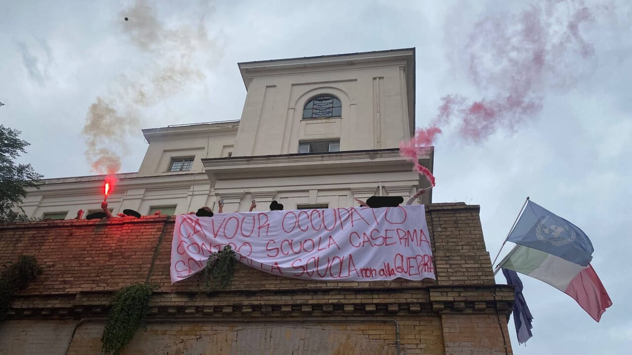 Roma, liceo Cavour occupato: «Organizzare la rabbia degli studenti contro guerra e precarietà»